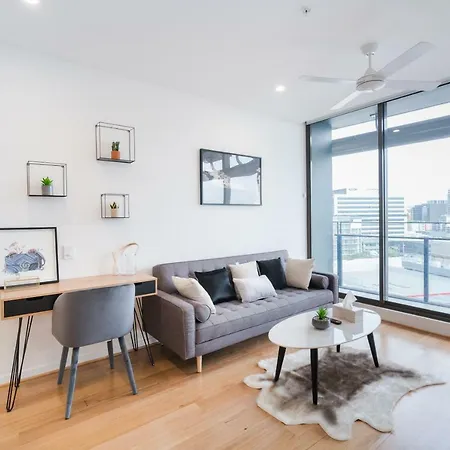 Minimalist & Warming - Close To Cbd And Valley Apartment