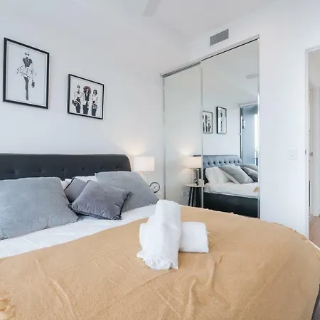 Minimalist & Warming - Close To Cbd And Valley Apartment