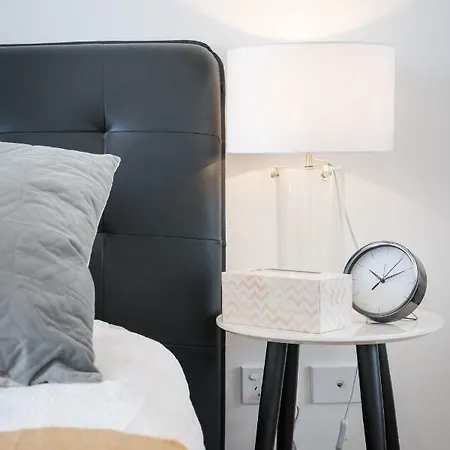 Minimalist & Warming - Close To Cbd And Valley Apartment Brisbane