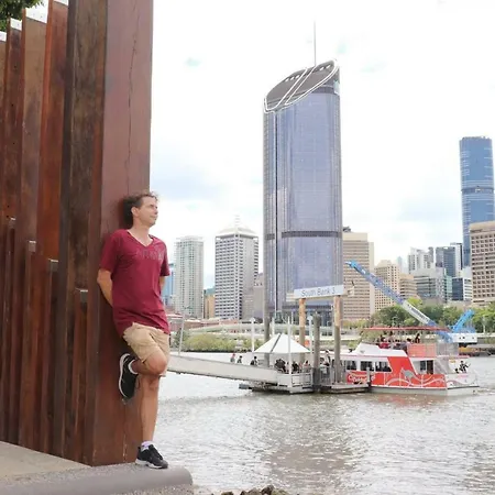 Wesley Taylor Art Paint & Plus Tour Hostel Brisbane