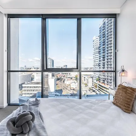 South Bank Beautiful River View Tower Apartment