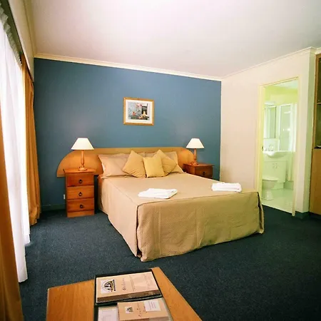 Aparthotel Mt Ommaney 3*