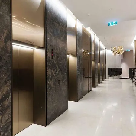 Lvl 50 Skytower Fabulous Views Cbd Wifi Carpark By Stylish Brisbane