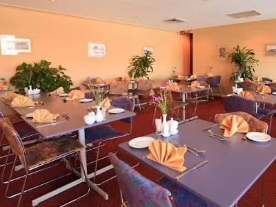 Airport Admiralty Motel