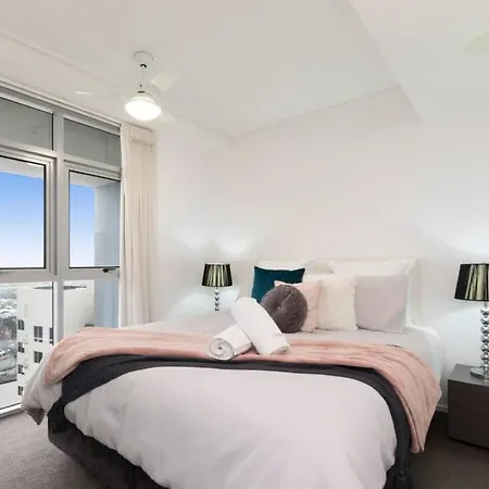 Sk1 - 2 Level 2 Bedroom Skyline Skyhome Brisbane