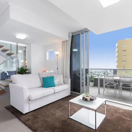 Sk1 - 2 Level 2 Bedroom Skyline Skyhome *