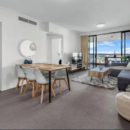 Au1 - Aurora Skyscraper Cbd For Business Or Pleasure *