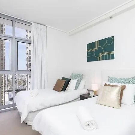 Sk2 - Charming Skyline Cbd W River Views 3 Bedroom Private Apartment
