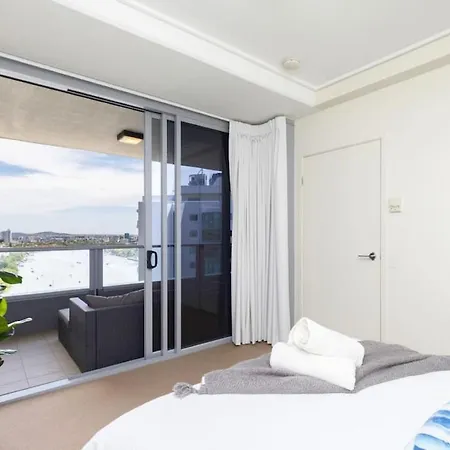 Sk2 - Charming Skyline Cbd W River Views 3 Bedroom Private Apartment Brisbane