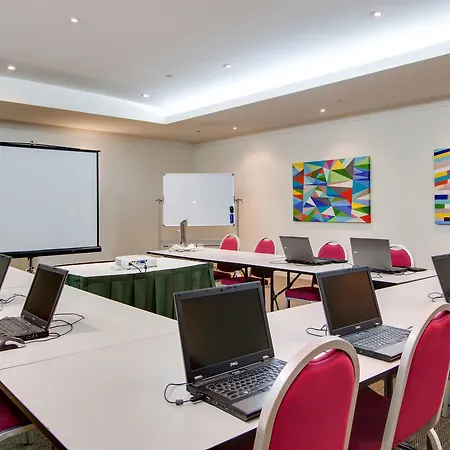 Adina Aparthotel 4*