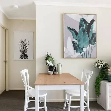Sunny Poolside Retreat In The Heart Of The Valley * Brisbane