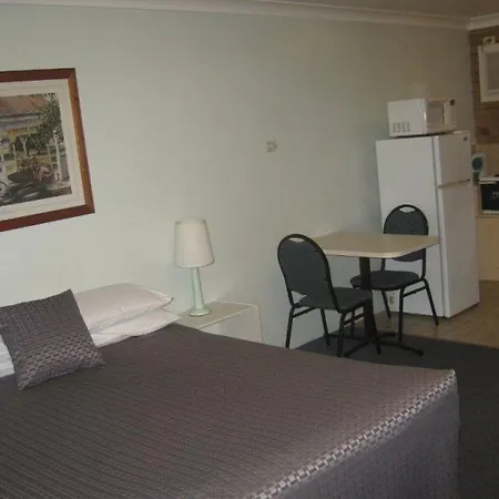 Paramount Motel 4*