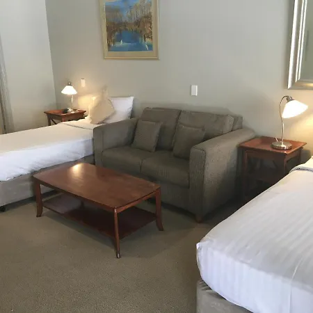 Shangri-la Gardens Motel