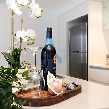 Executive 3 Bedroom Family - Cbd - Views - Netflix - Fast Wifi - Free Parking Apartment