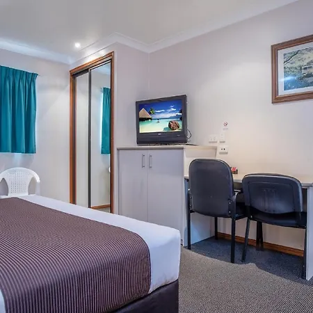 Aspley Carsel Motor 4*