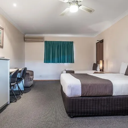 Aspley Carsel Motor 4*