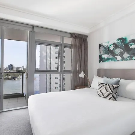 Mantra On The Quay Aparthotel 4*