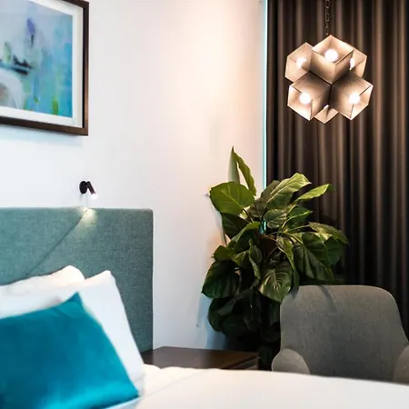 Eatons Hill 4* Brisbane