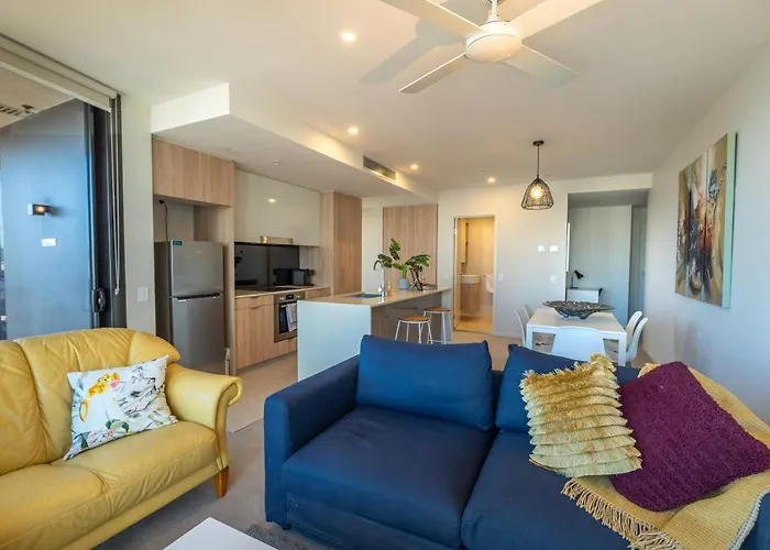 Lvl 23 Spire Infinity Pool Netflix Wifi Carpark By Stylish Stays