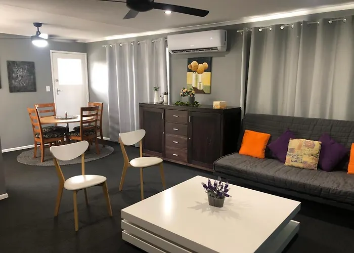 3 Bedroom Unit Upstairs- In A Hi-Set Home