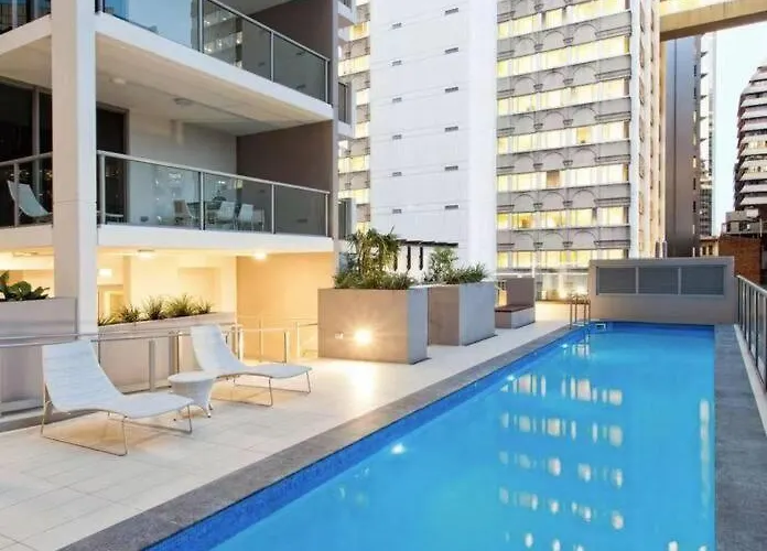 New Listing! Cbd 2Beds/Pool/Gym/Sauna