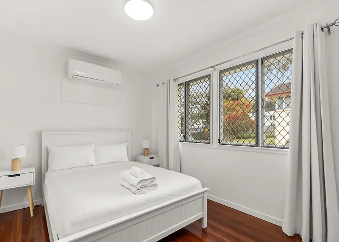 Kozyguru / Carindale / Immaculate 3 Beds Holiday Home Qca061