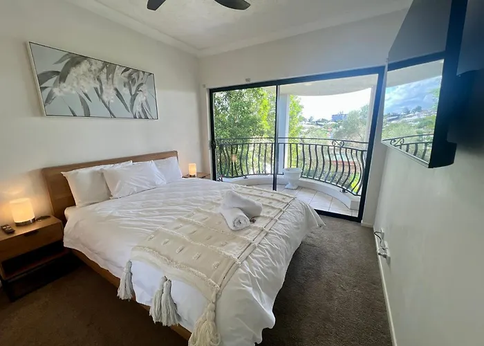 Luxe 2 Bedroom Apt W/ Car Park