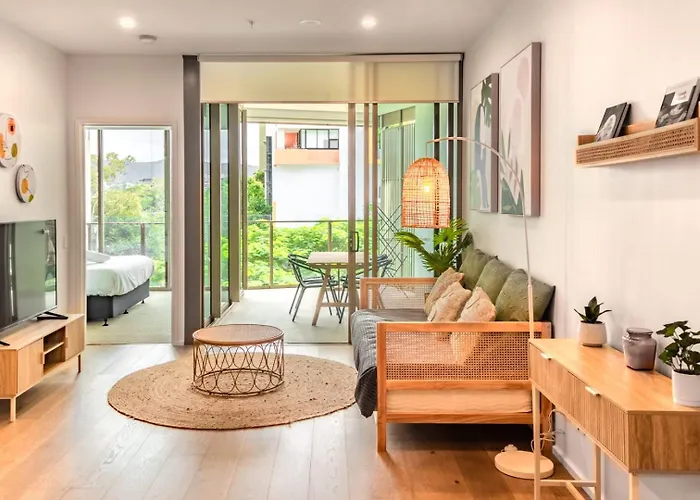 Brand New Riverside Designer 2Bd Apartment At West End