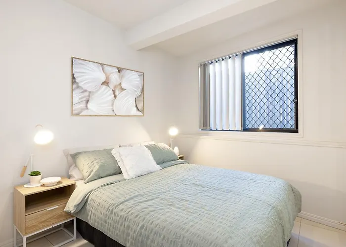 Super Host! 2 Bedrooms, Restaurants & Train