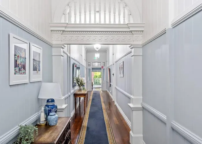 The Office! 1 Bed/1 Bath ~ New Farm