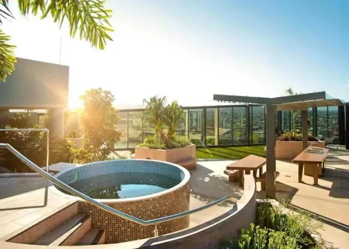 Artistic South Brisbane 2 Bedroom Apartment With Parking