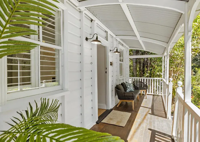 Tranquil 2-Bed Family Home With Deck Among Trees