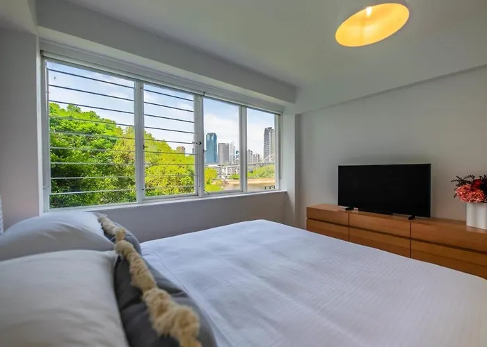 New Farm Riverside Apartment With Best View