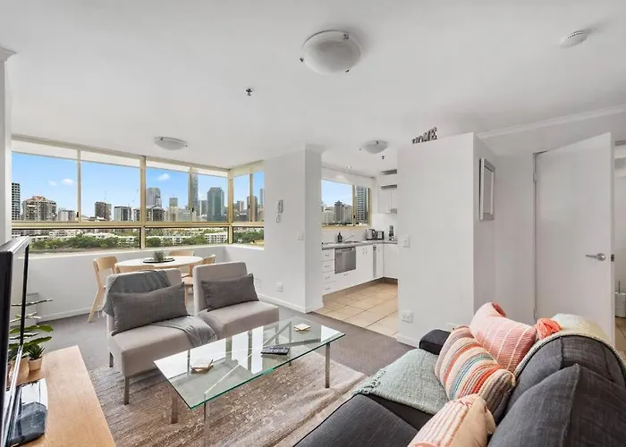 Stunning! Skyline City, Water + Story Bridge Views