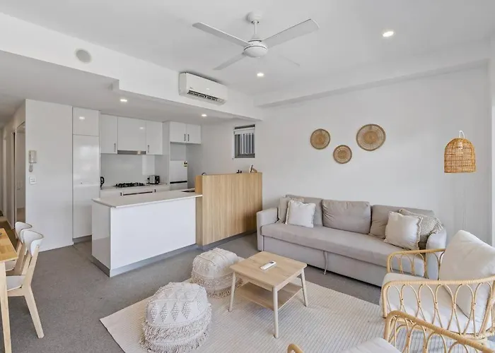 Peaceful One Bedroom Residence With Parking