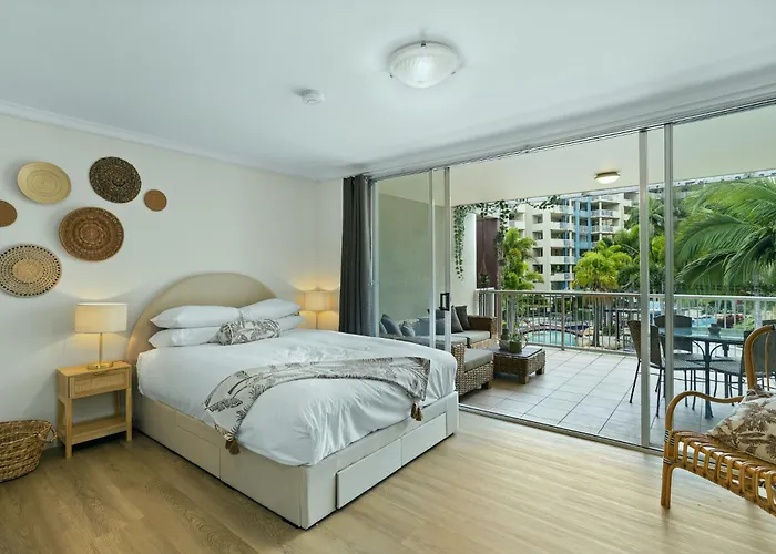 Central Coastal Studio Apartment With Pool View