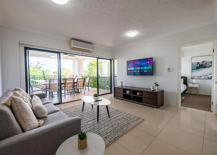 Spacious Inner City 2-Bed With Parking And Balcony
