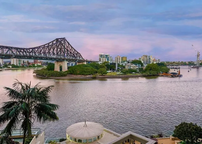 Superb 2Bed 2Bath 1Car Views Cbd