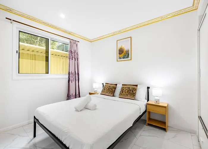 Malls At Doorstep 2-Bed Unit In Heart Of Cannon Hill