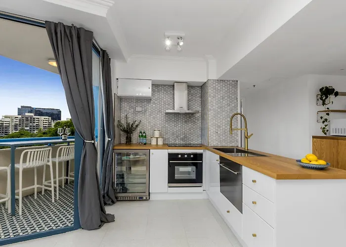 Spacious 2Br- Centre Of Brissy!
