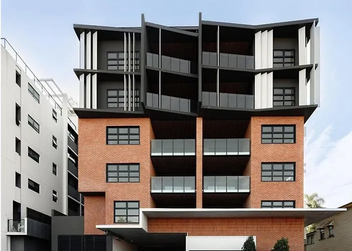West End Apartment - Free Secure Car Park - Walk To Restaurants - Brisbane Convention Centre