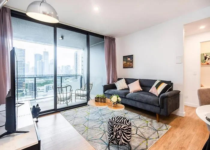 2Br, 1Ba Apt With Balcony,Pool,Gym,Sauna & Parking