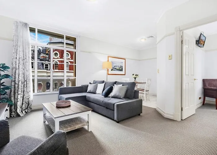 Stylish 1Br Apt With City Views - 4008