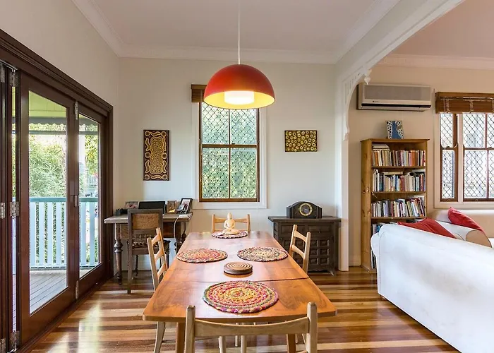 Bardon Oasis-Whole House & Great Deck To Yourself
