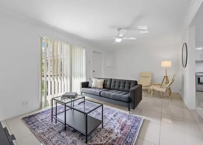 Stylish 2Brm Apt Close To Gabba With Parking & Wifi