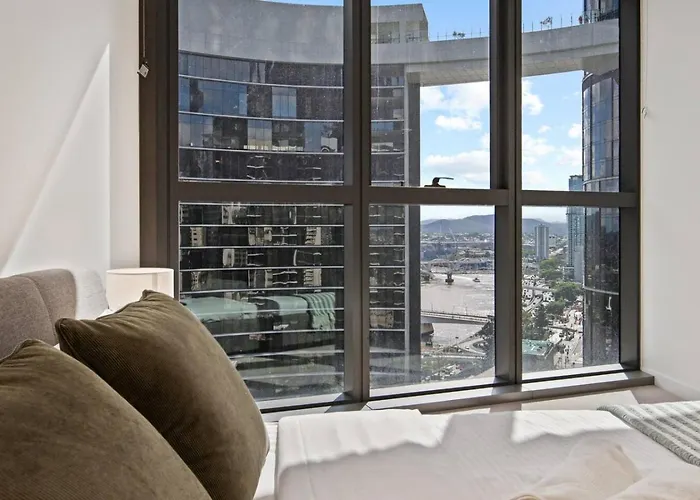 2 Bedroom Apartment In Queens Wharf