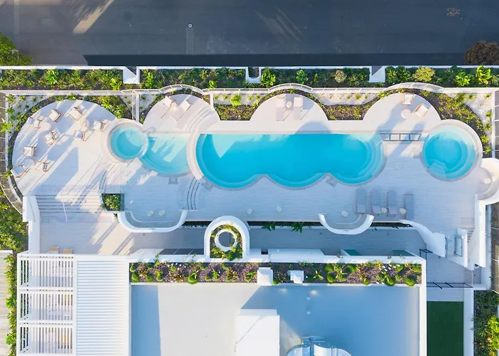 Riverside 2Br Apt With Amazing Rooftop Pool & Parking
