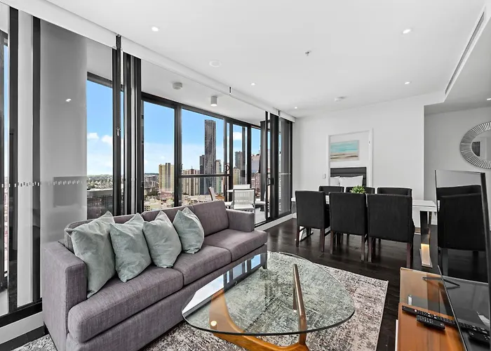 City Views 2Br Apt With Infinity Pool & Huge Gym!