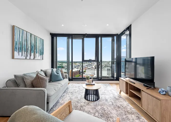 Stylish Valley Apt With Pool, Huge Gym And Study Desk!