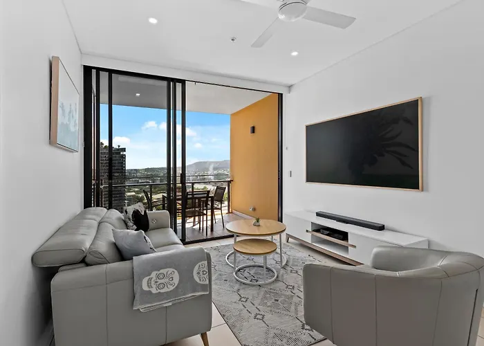 Stunning 1B In South Bank With River & Mountain View